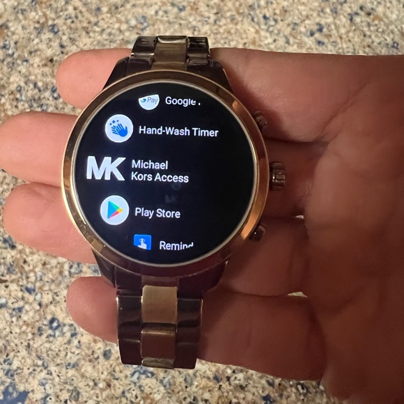 Michael Kors Access Gen 4 Runway Smartwatch Rose Gold. - Picture 5 of 6